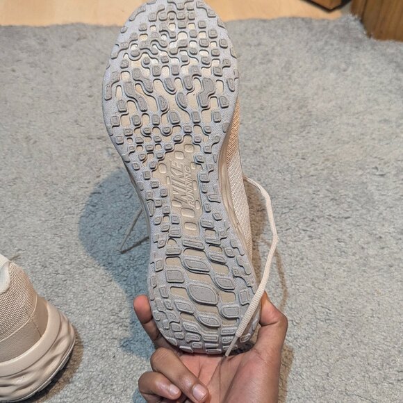 Nike Men's Revolution Size 10.5 (Pre-Owned - Excellent) - Picture 1 of 7